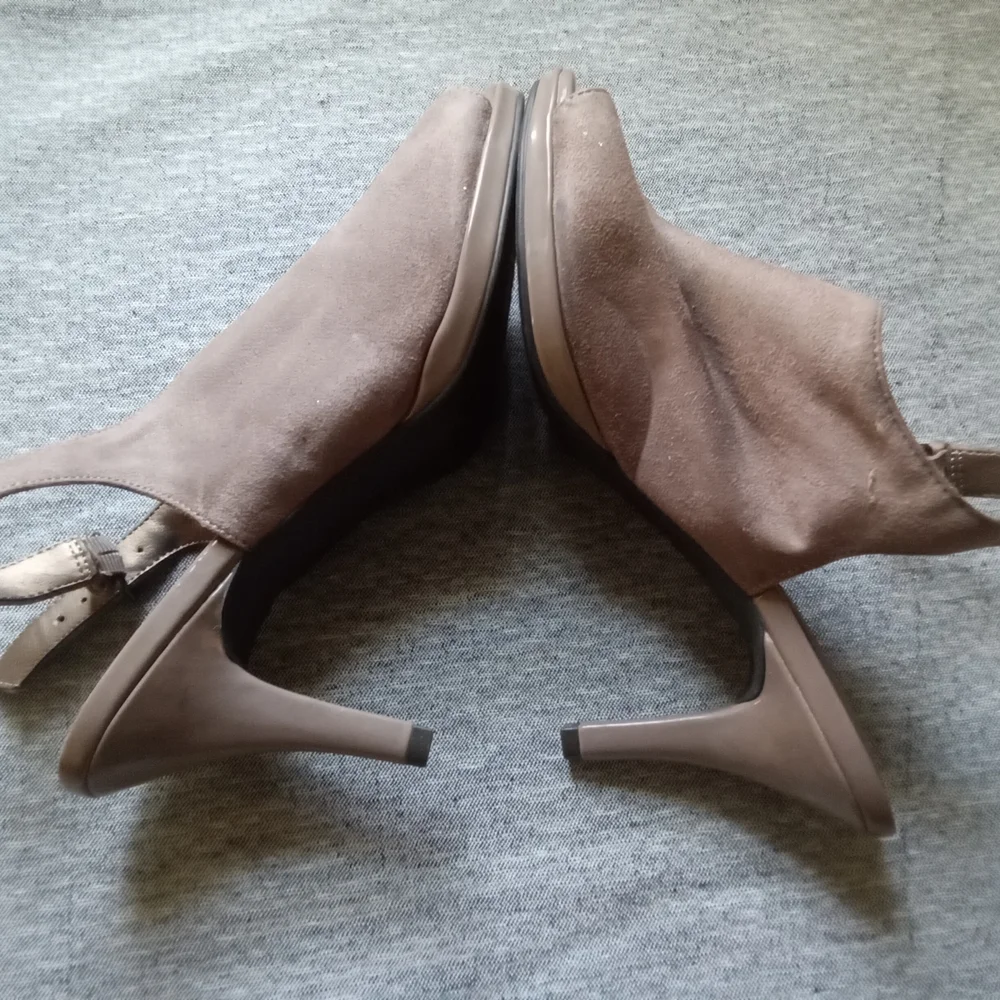 Elegant Brown Women's Heels - Picture 3 of 4